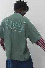 Camiseta con estampado del universo de STWD (1)