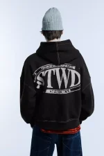 Sudadera negra capucha STWD (2)